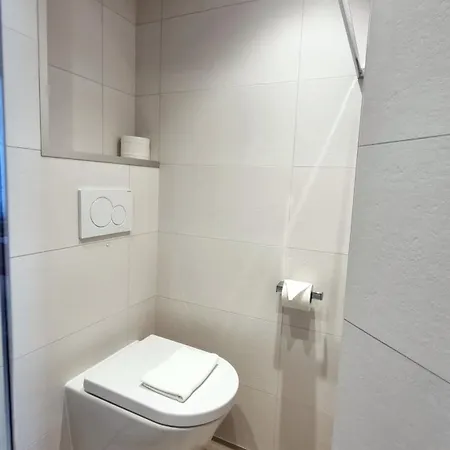 Cardiff 3*