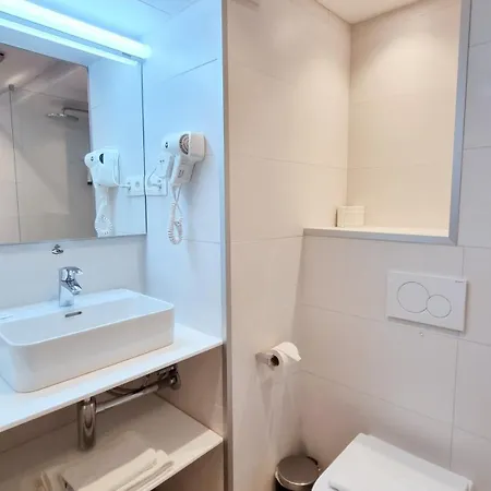 ホテル Cardiff 3*